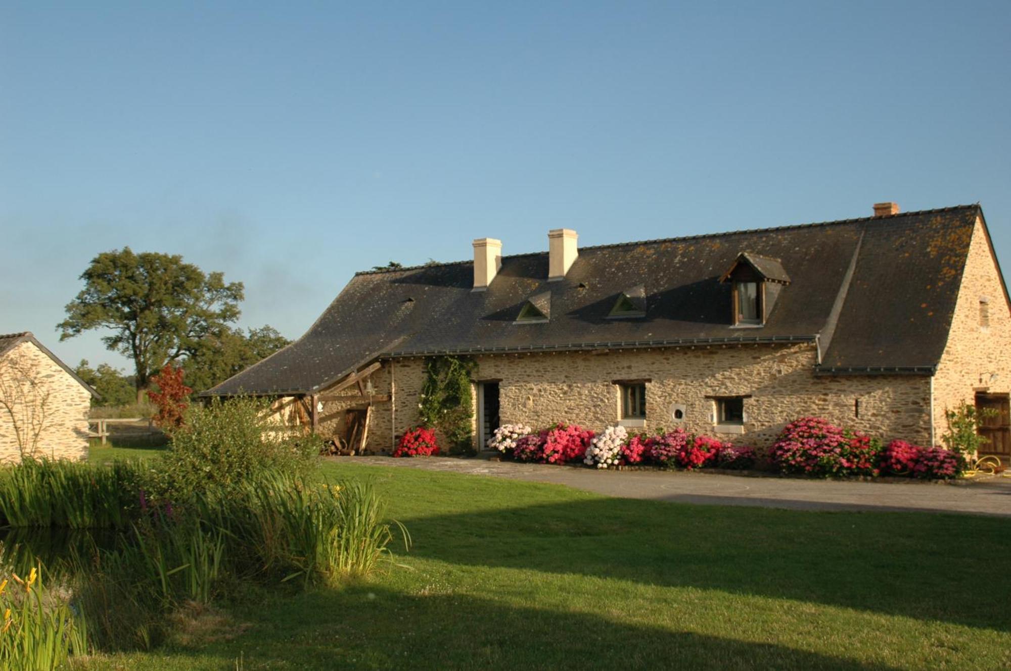 Grand Mainguet Bed & Breakfast Saint-Lambert-la-Potherie Exterior photo